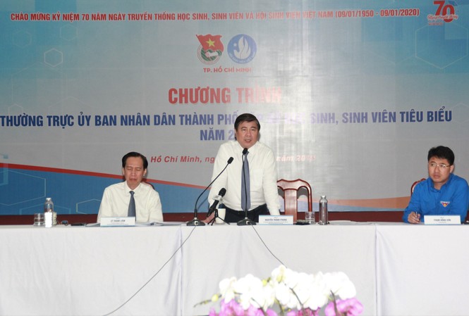 Chủ tịch UBND TPHCM: ‘Bạn trẻ cứ thỏa sức nêu ý tưởng, tìm đáp số cho thành phố“ Chủ tịch UBND TPHCM: ‘Bạn trẻ cứ thỏa sức nêu ý tưởng, tìm đáp số cho thành phố“