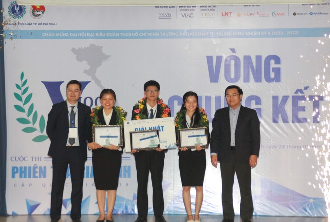 Đại diện ĐHQG Hà Nội đoạt ngôi quán quân VMoot 2019 Đại diện ĐHQG Hà Nội đoạt ngôi quán quân VMoot 2019