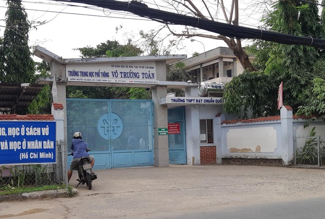 Giáo viên bị kỷ luật vì để học sinh diễn cảnh 'ái ân' phản bác hiệu trưởng Trường THPT Võ Trường Toản, quận 12, TPHCM