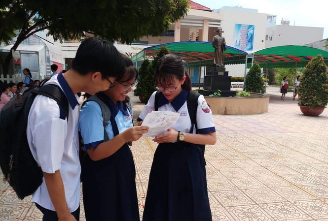 Đề Anh văn lớp 10 TPHCM có sai sót Thí sinh trao đổi sau giờ làm bài