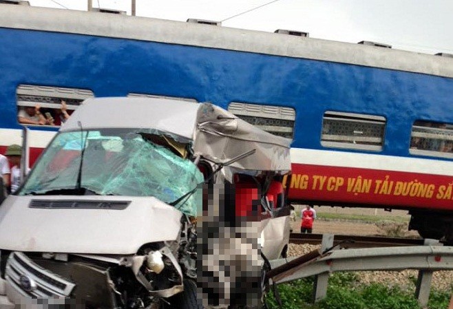 Vụ tòa hỏa tông ô tô: Nút giao không có rào chắn, đèn tín hiệu Hiện trường vụ tai nạn