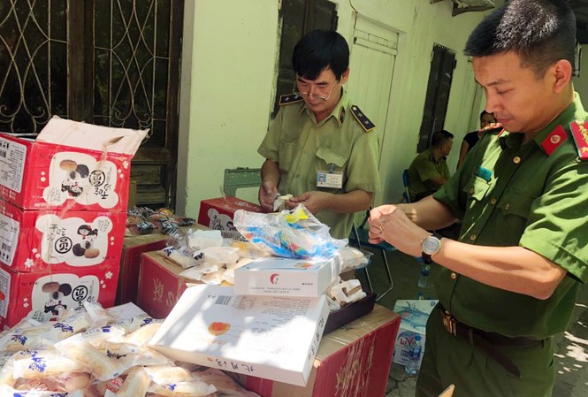 Bắt hơn 10.000 bánh trung thu nhập lậu từ Trung Quốc Bắt hơn 10.000 bánh trung thu nhập lậu từ Trung Quốc
