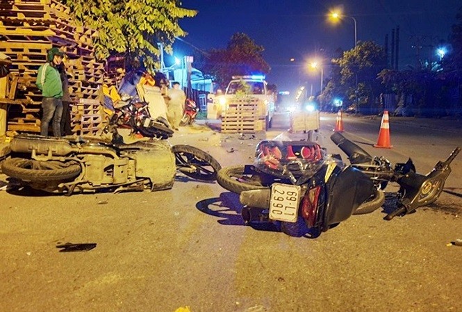 57 người tử vong vì tai nạn trong ba ngày nghỉ lễ dịp 2/9 Hiện trường vụ tai nạn xảy ra rạng sáng 2/9 tại TX. Thuận An, tỉnh Bình Dương giữa 3 xe máy làm 5 người bị thương nặng.