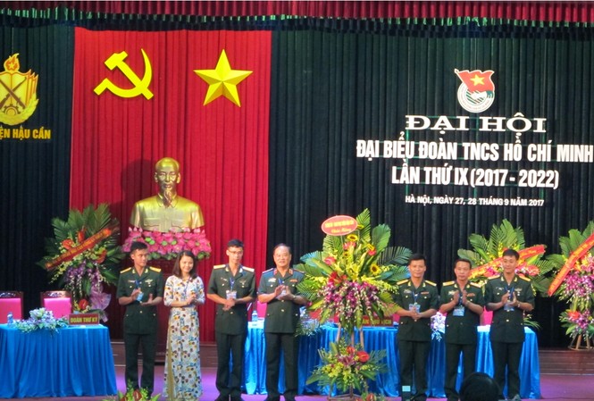 Hơn 6.000 lượt ĐVTN hiến máu tình nguyện Lãnh đạo Học viện Hậu cần tặng hoa chúc mừng đại hội, sáng 28/9
