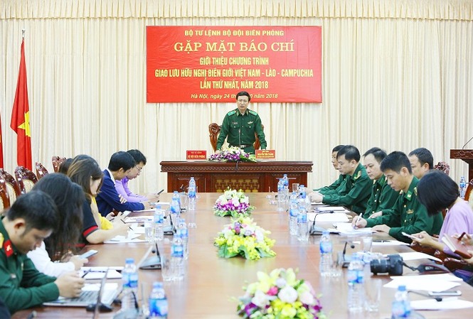 ‘Giao lưu hữu nghị biên giới Việt Nam - Lào - Campuchia’ lần thứ nhất Cuộc họp báo do Thiếu tướng Nguyễn Tiến Thắng, Chủ nhiệm Chính trị BĐBP chủ trì