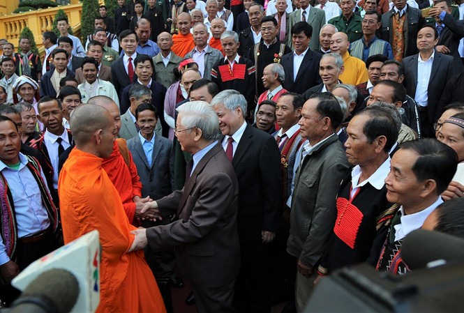 Tổng Bí thư, Chủ tịch nước biểu dương 163 ‘Điểm tựa của bản làng’ Tổng Bí thư, Chủ tịch nước Nguyễn Phú Trọng trò chuyện thân mật với các già làng, trưởng bản, người có uy tín, chiều 21/12