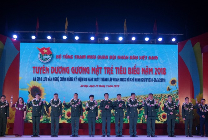 Tuyên dương Gương mặt trẻ tiêu biểu Bộ Tổng tham mưu Lãnh đạo Cục Chính trị Bộ Tổng tham mưu và Ban Thanh niên Quân đội trao tặng danh hiệu Gương mặt trẻ tiêu biểu cho các cá nhân xuất sắc