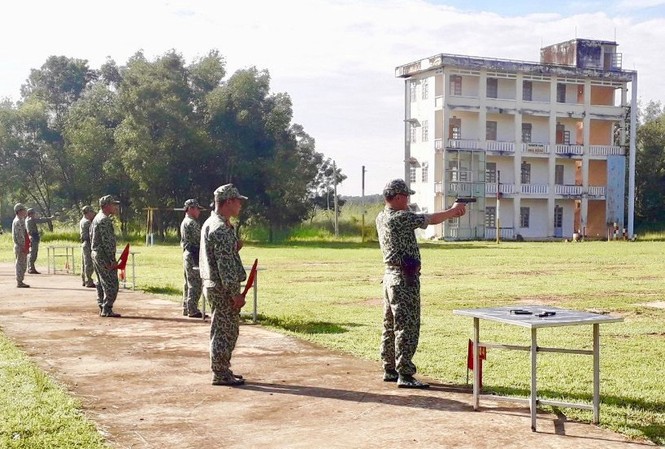 Đặc công toàn quân so tài Các thí sinh thi bắn súng K54 bài 1