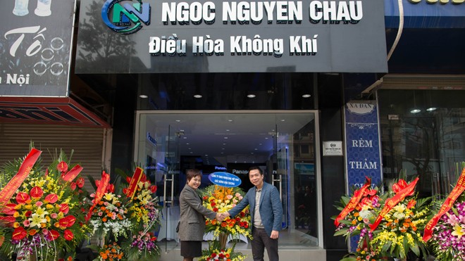 Panasonic mở showroom điều hòa không khí đầu tiên tại Việt Nam Bà Phạm Thị Khánh - Tổng GĐ Công Ty CP Điện Lạnh Ngọc Nguyên Châu và ông Nguyễn Hoàng Anh – đại diện công ty TNHH Panasonic Việt Nam có mặt trong lễ khai trương