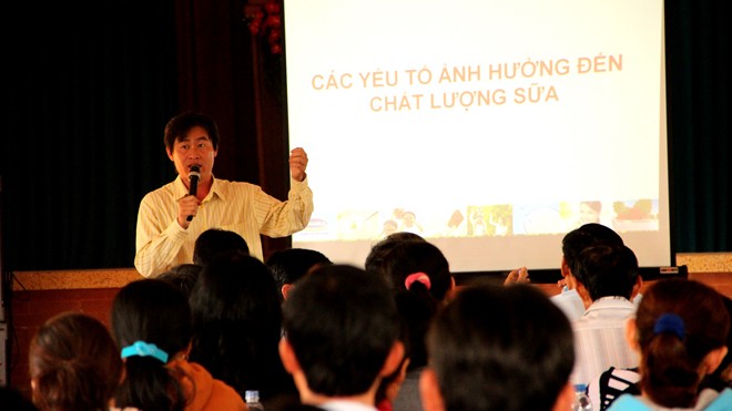 Vinamilk giúp nông dân nâng cao năng lực cạnh tranh hội nhập TPP Bên cạnh hoạt động thu mua sữa, Vinamilk còn duy trì các hoạt động khuyến nông, tư vấn kỹ thuật và dịch vụ kỹ thuật miễn phí cho hộ CNBS, nhằm nâng cao chất lượng sữa và hiệu quả kinh tế nông hộ và bảo vệ môi trường