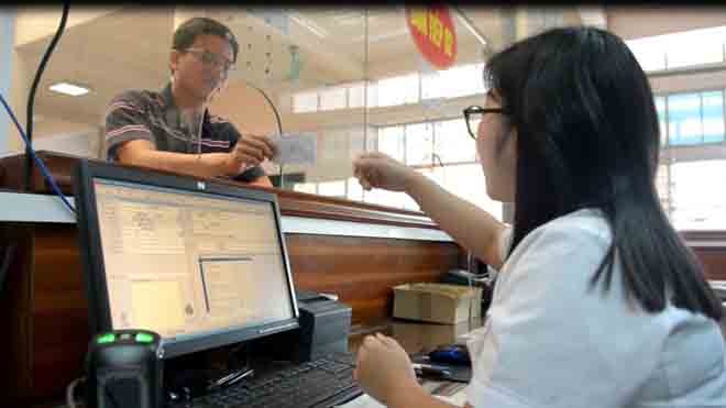 Thái Nguyên: Đi khám bằng BHYT không còn phải đến từ 3h sáng Nhờ áp dụng CNTT vào công tác khám chữa bệnh và giám định BHYT, không chỉ có bệnh nhân hưởng lợi và chính các bác sĩ, bệnh viện cũng được cải thiện rất nhiều về hiệu suất.