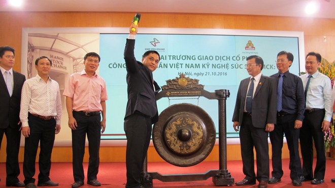 Vissan giao dịch hơn 80 triệu cổ phiếu trên sàn Upcom Ông Nguyễn Phúc Khoa, Phó Tổng Giám đốc Tổng Công ty Thương mại Sài Gòn, Chủ tịch HĐQT Vissan cùng lãnh đạo công ty thực hiện lễ đánh cồng khai trương cổ phiếu VSN trên sàn Upcom.