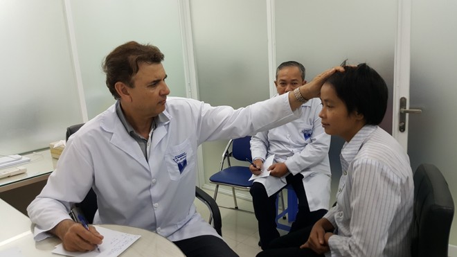 Thuốc cũng có thể ‘kích hoạt’ bệnh vảy nến Giáo sư, Tiến sĩ, Bác sĩ Michael Tirant tư vấn miễn phí cho bệnh nhân nghèo
