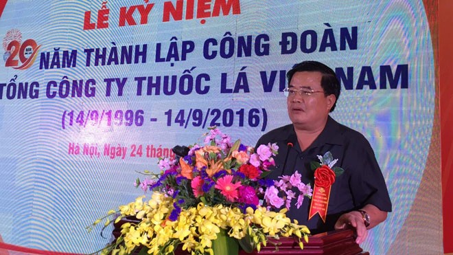 Trao tặng 1 tỷ đồng ủng hộ đồng bào bị lũ lụt Chủ tịch Hội đồng thành viên Vinataba Vũ Văn Cường phát biểu
