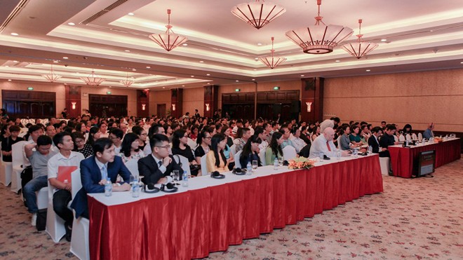 Vinschool tiên phong trang bị năng lực thế kỷ 21 cho học sinh Buổi hội thảo tại Hà Nội và TP. Hồ Chí Minh đã thu hút được hơn 1.000 đại biểu, thể hiện sự quan tâm rất lớn của các bậc phụ huynh, giáo viên, cũng như các nhà quản lý giáo dục.