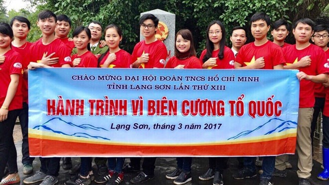 Hội LHTN Việt Nam tỉnh Lạng Sơn tổ chức 'Hành trình tháng Ba biên giới' ĐVTN thăm, ôn lại truyền thống và vệ sinh cột mốc tại Đồn biên phòng Bảo Lâm, huyện Cao Lộc