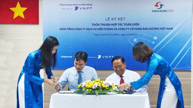 Nhà mạng bắt tay DN vận tải mang giá trị khác biệt cho khách hàng VinaPhone và VinaSun ký thỏa thuận hợp tác toàn diện trong hoạt động kinh doanh nhằm khai thác thế mạnh của 2 bên