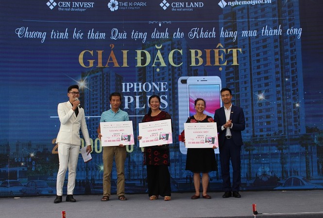 Tưng bừng mua nhà, nhận quà hấp dẫn tại The K – Park Khách hàng may mắn nhận giải đặc biệt của chương trình