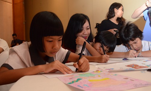Bật khóc với ước mơ của cậu bé mồ côi mong cho người mù được sáng mắt Bật khóc với ước mơ của cậu bé mồ côi mong cho người mù được sáng mắt