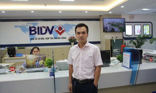 Giải cơn khát vốn kinh doanh với gói vay ưu đãi lãi suất chỉ từ 6,5%/n Một giám đốc doanh nghiệp nhỏ và vừa vay vốn phát triển công nghiệp phụ trợ.