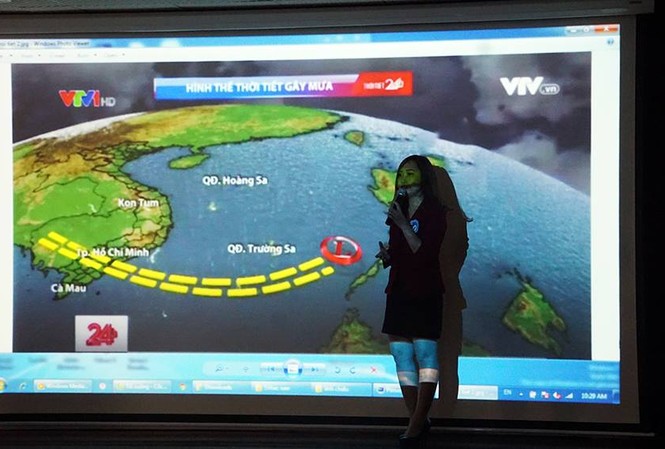 Vinh danh người phụ nữ giỏi việc nước, đảm việc nhà Thí sinh Thuỳ Dung, Báo Tiền Phong tranh tài tại hội thi.