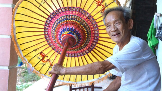 Người làm lọng cuối cùng Nghệ nhân Nguyễn Quang Thiện và cái lọng cuối cùng