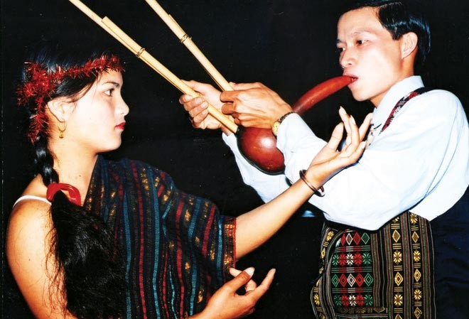 Ma mị vũ điệu miền Sơn Cước Vũ điệu kết đôi. ảnh: HHN