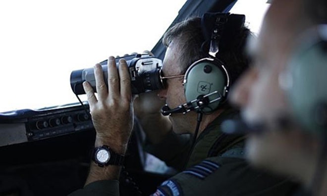 Bắt được tín hiệu nghi của hộp đen máy bay MH370 Nhóm cứu hộ đa quốc gia đang nỗ lực tìm kiếm máy bay Malaysia mất tích.