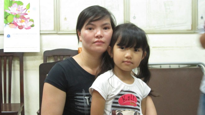 Lại thêm một vụ bắt cóc trẻ em ở bệnh viện Cháu Thanh đã về bên mẹ sau nỗ lực tìm kiếm của lực lượng công an. ảnh: L.N