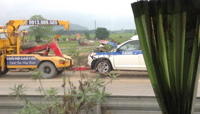 5 CSGT thương vong do xe cảnh sát không kịp phanh? Chiếc xe của lực lượng CSGT gặp nạn. Ảnh: T.D