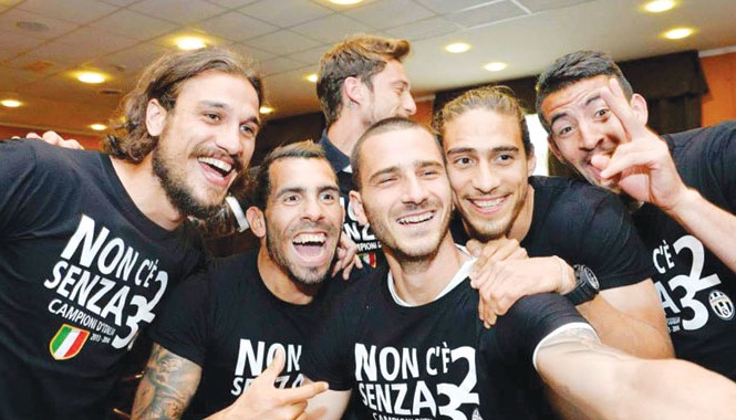 Juve vô địch Serie A trong... khách sạn Các cầu thủ Juventus ăn mừng chức vô địch Serie A 2014 trong khách sạn. Ảnh: Juventus.com