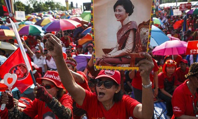 Phe ủng hộ bà Yingluck biểu tình rầm rộ Phe ủng hộ bà Yingluck biểu tình rầm rộ