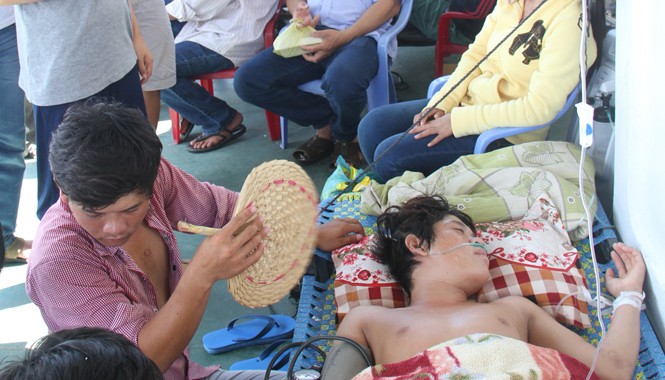 Những chuyến hải trình đánh đu mạng sống Hành khách nằm la liệt trong một không gian chật chội, ngột ngạt trên tàu Phú Quý 07