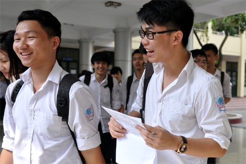 THPT Đồi Ngô tốt nghiệp thấp nhất tỉnh Bắc Giang Thí sinh sau giờ thi tốt nghiệp 2014. Ảnh: VnExpress