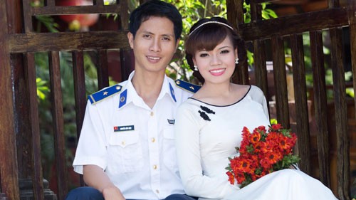 Chuyện tình đẹp của Mỹ Anh và chàng cảnh sát biển Tấm ảnh cưới được cả hai chụp vội vàng để Hiệu tiếp tục trở lại đơn vị làm nhiệm vụ - Ảnh: Nhân vật cung cấp