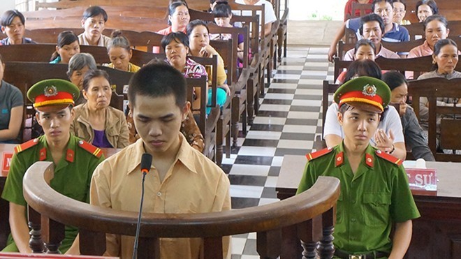 Gã 'phi công' giết bạn gái đúng ngày lễ tình nhân Phan Châu Cường tại tòa.