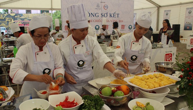 23 đội đầu bếp tham dự vòng sơ tuyển khu vực Đông nam bộ Một trong các đội tham gia tranh tài tại vòng sơ tuyển khu vực Đông nam Bộ
