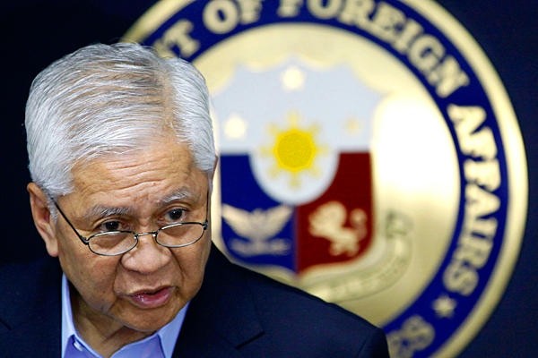 Philippines kiến nghị tòa án sớm phán quyết vụ kiện Trung Quốc Ngoại trưởng Philippines Albert del Rosario
