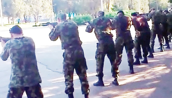 Nhiều đội quân tư nhân xuất hiện ở Ukraine Một đội quân tư nhân ở Ukraine