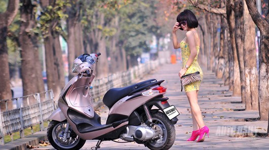 Nhiều người phát hoảng không dám đi xe máy Nhiều phụ nữ sợ không dám đi xe máy.