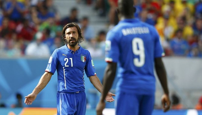 Italia-Uruguay: Về cho có bạn Các cầu thủ Italia lo lắng trước viễn cảnh cùng khởi hành về nước với người bạn Anh. ảnh: AP
