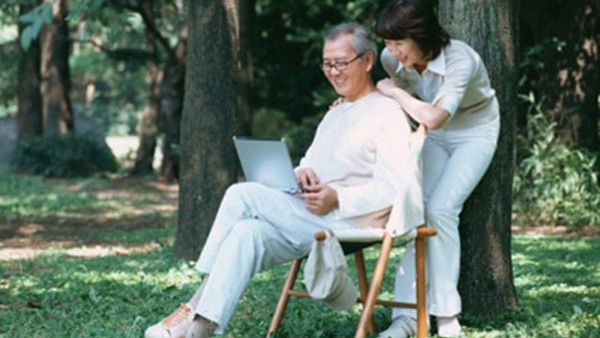 Nhà có chiến tranh vì ông ngoại... đòi lấy cô giúp việc Ông ngoại tôi muốn kết hôn với người giúp việc kém cả tuổi con gái mình sau khi bà ngoại mất chưa được bao lâu (Ảnh minh họa)