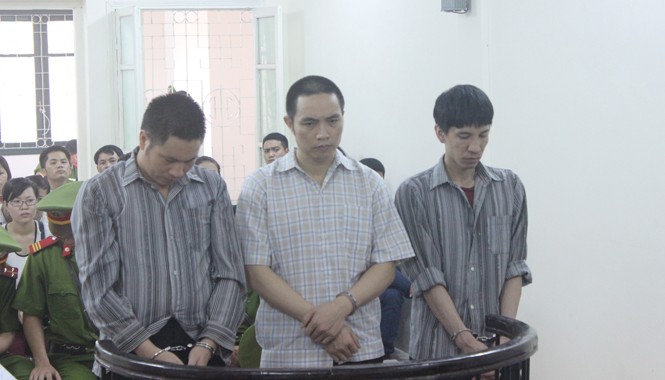 26/6, sẽ tuyên án nhóm 'chức sắc' của Cty MB24? Nhóm chức sắc của Cty MB24 trong phiên xử. Ảnh: Bắc Hà