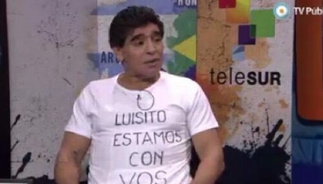 Maradona: FIFA chẳng hiểu gì bóng đá Huyền thoại Maradona bày tỏ sự ủng hộ đối với Luis Suarez. Ảnh: The Guardian