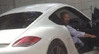 Nữ tu đi xe thể thao hạng sang Hình ảnh nữ tu Thái đi xe Porsche trắng đang gây xôn xao dư luận. Ảnh: Bangkokpost