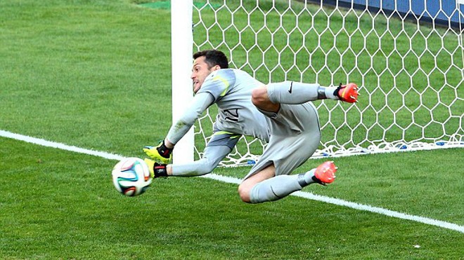 Julio Cesar: Hết thời vẫn là người hùng của Brazil Julio Cesar: Hết thời vẫn là người hùng của Brazil