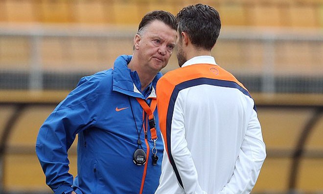 CĐV Hà Lan: 'Van Gaal? Ông ấy bị điên!' CĐV Hà Lan: 'Van Gaal? Ông ấy bị điên!'