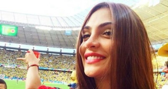 Nữ CĐV Colombia bị săn tìm trên Twitter vì 'xinh như mộng' Nữ CĐV Colombia bị săn tìm trên Twitter vì 'xinh như mộng'