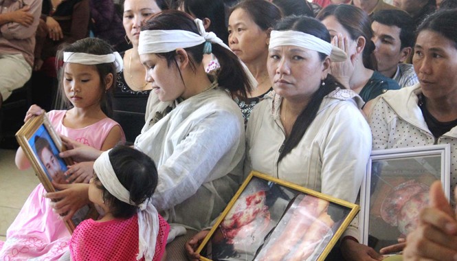 Hậu quả chết người vẫn “không nguy hiểm”? Những vụ bắt giữ người trái pháp luật đều gây bức xúc cho gia đình nạn nhân và đông đảo người dân. Ảnh: VT