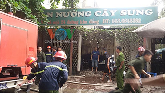 Nhà hàng chuyên đồ nướng bốc cháy vào giữa trưa Hiện trường vụ hỏa hoạn